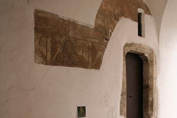 Portály v severovýchodním koutě nádvoří ( © Ivan Grisa 04/2009)