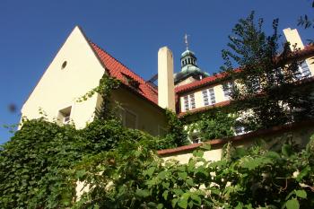 zahradní průčelí ( © Milan Caha 08/2009)