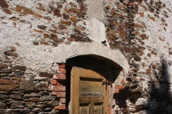 Bývalý východní portál (zazděný) ( © Ivan Grisa 08/2009)
