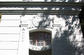 Čelní stěna památníku padlým ( © Ivan Grisa 08/2009)