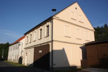 Hasičská zbrojnice ( © Ivan Grisa 08/2009)