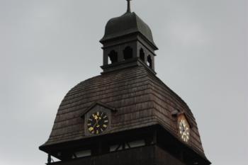 Horní část věže od západu ( © Ivan Grisa 08/2009)