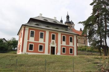 Dům zámeckých kaplanů (fara) od severu ( © Ivan Grisa 08/2009)