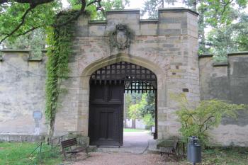 brána do parku (http://www.hrady.cz/index.php?OID=821)