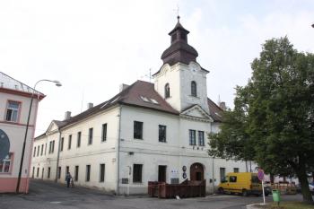 Radnice od severu (z náměstí) ( © Ivan Grisa 08/2009)