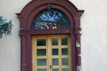 portál bočního vchodu ( © Milan Caha 08/2009)