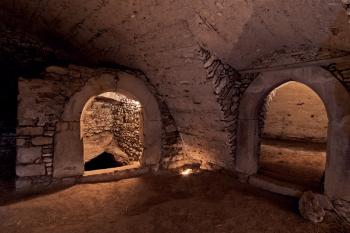 Gotické sklepy pod nejstarším palácem (© Ivan Ulrych, 05/2011)