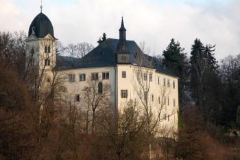 zámek od řeky Jizery (© Jiří Holub, 05/2011)