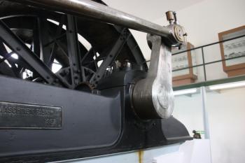 Budova bývalé třídírny: parní těžní stroj z dolu Marie ( © Ivan Grisa 08/2009)
