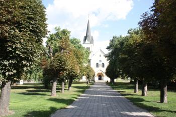 Kostel od jihu ( © Ivan Grisa 08/2009)