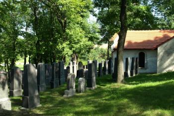 hřbitov a obřadní síň ( © Milan Caha 08/2009)