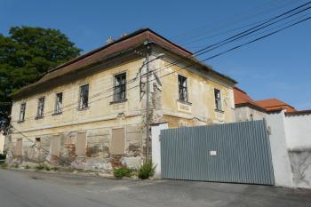 Zámek v Hrobech (© Jaroslav Šefčík, 08/2009)