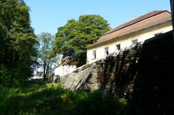 Zámek v Hrobech (© Jaroslav Šefčík, 08/2009)