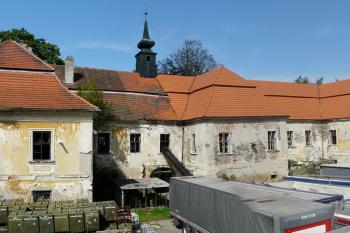 Zámek v Hrobech (© Jaroslav Šefčík, 08/2009)