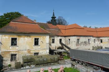 Zámek v Hrobech (© Jaroslav Šefčík, 08/2009)