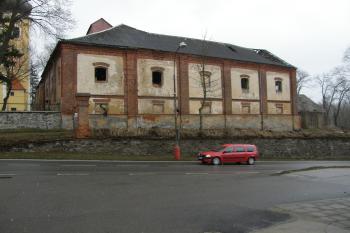 pohled z ulice ( © Dr.Valek, 08/2009)