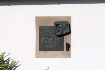 Pamětní deska na Bílkově rodném domě (© Jiří Cukr, 09/2008)