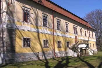 jižní průčelí ( © Luděk Pitter 03/2005)