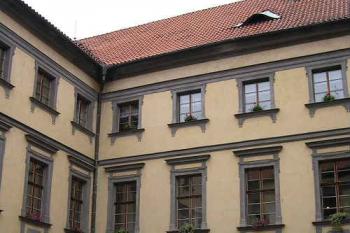 Severovýchodní nádvoří (© Ivan Grisa, 07/2005)