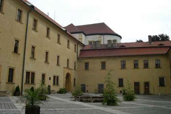 Jižní nádvoří (© Ivan Grisa, 07/2005)