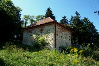 opravená márnice z příjezdové cesty ( © Milan Caha 09/2009)