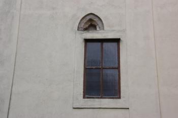 Zbytek raně gotického okénka v severní zdi presbytáře ( © Ivan Grisa 09/2009)