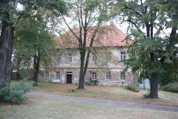 Bývalá fara od západu ( © Ivan Grisa 09/2009)