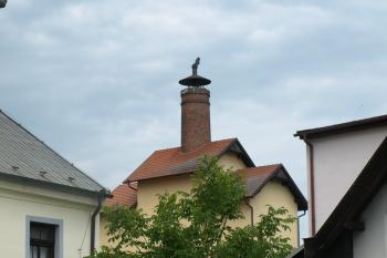 pohled z náměstí ( © Milan Caha 07/2009)