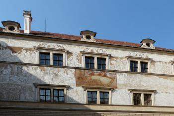fresky v nádvoří (© Alena Volná, 04/2011)