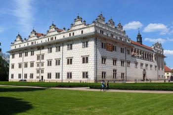 Celkový pohled od jihozápadu (© Jiří Cukr, 05/2011)