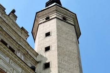 nárožní věž zámku (© Jan P. Štěpánek 05/2014)
