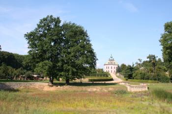 Zámeček od majáku (od jihovýchodu) ( © Ivan Grisa 08/2007)