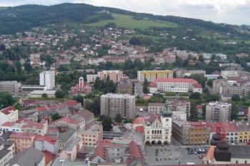 Krásný výhled ze zámecké věže na náměstí a město Náchod (© Dalibor Král, 08/2004)