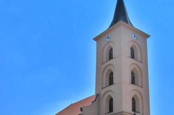 Kostel Narození Panny Marie ve Velkých Bílovicích ( © Pavel Vítek 08/2009)