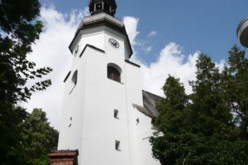 vstup na hřbitov s kostelní věží ( © Jan P. Štěpánek 09/2009)