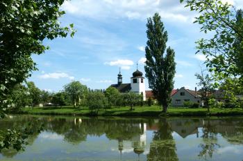 malebný pohled od jihovýchodu ( © Milan Caha 05/2009)