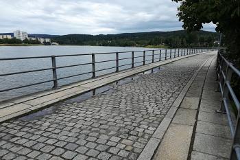 Přehrada Mšeno - hráz (© Simona Kidlesová 06/2019)