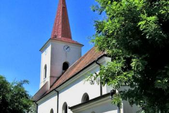 Kostel sv. Jana Křtitele v Rakvicích. ( © Pavel Vítek 07/2009)