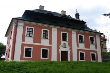 Dům zámeckých kaplanů (fara) ( © Pavel Vítek 06/2006)