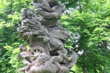 Socha hraběte Šporka v zámeckém parku ( © Pavel Vítek 06/2006)