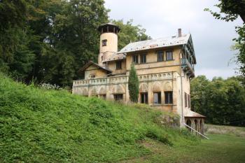 Letohrádek od jihu ( © Ivan Grisa 08/2009)