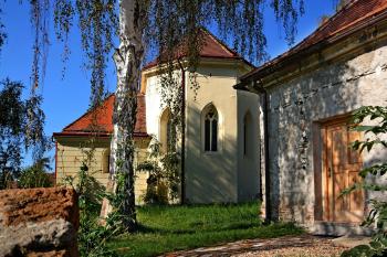 pohled na kostel od východu (© Pavel Zany Komárek, 10. 10. 2010)