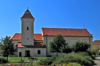 Kostel sv. Jiří a sv. Mikuláše ve Starovicích ( © Pavel Vítek 07/2009)