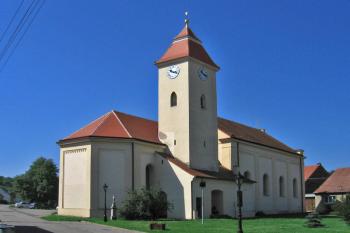 Kostel sv. Jiří a sv. Mikuláše ve Starovicích ( © Pavel Vítek 07/2009)