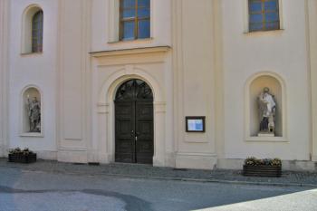 Průčelí kostela ( © Pavel Vítek 07/2009)