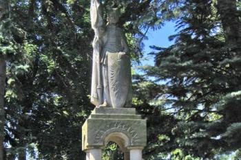 Socha sv. Václava před kostelem ( © Pavel Vítek 07/2009)