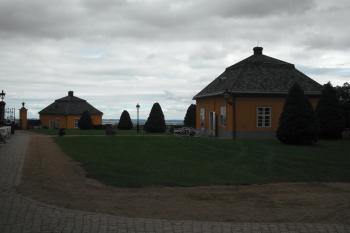 před zámkem (© Nikola Mildová, 08/2010)