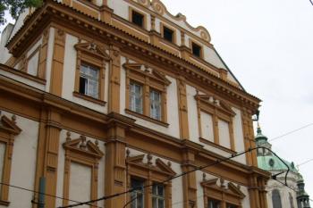 Severní průčelí před rekonstrukcí ( © Ivan Grisa 07/2004)