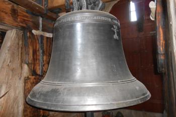Zvon z roku 1520 v severní věži (© Jan Večeřa, 07/2015)