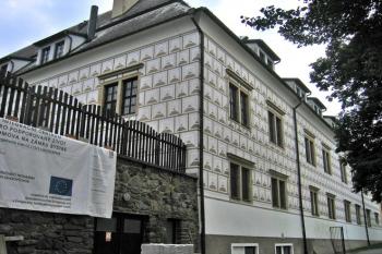 Jižní trakt zámku ( © Pavel Vítek 09/2009)